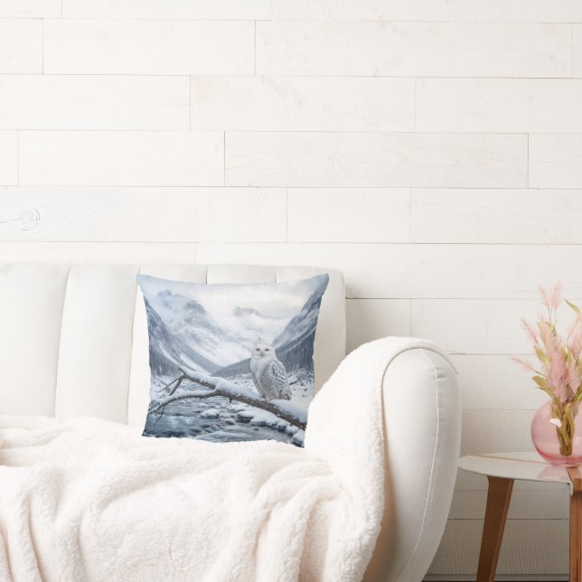 Almofada Snowy Owl em uma ramificação da árvore de inverno (Sofá)