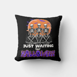 Almofada Só esperando o Halloween, três esqueletos