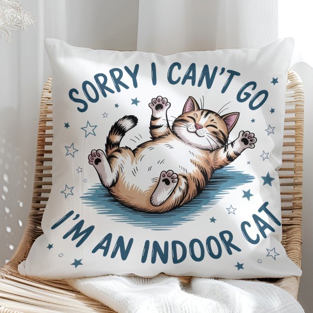 Almofada "Sorry I Can't Go, I'm an Indoor Cat" Funny ("Sorry I Can't Go, I'm an Indoor Cat" Funny Throw Pillow in a sunny boho neutral rattan chair)
