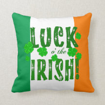 Sorte o o travesseiro decorativo irlandês