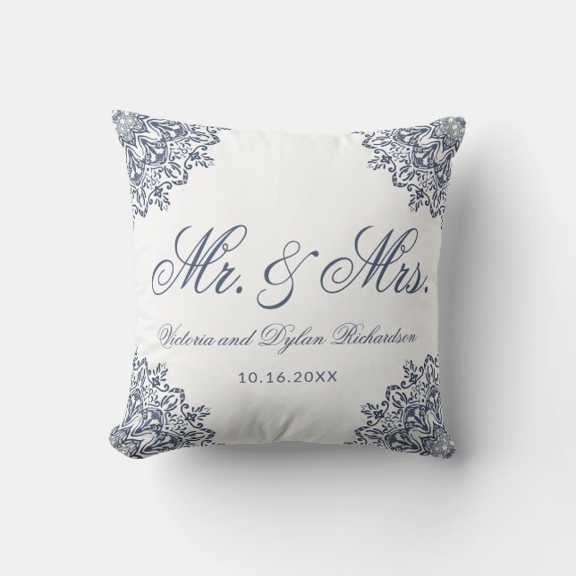 Almofada Sr. & Sra. Casamento Branco Azul Script Elegante (Frente)