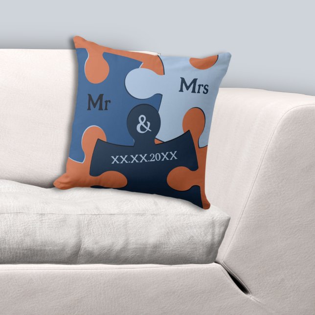 Almofada Sr. & Sra. Casamento Data Blue & Orange Quebra-cab (Mr & Mrs Wedding Date Blue & Orange Puzzle Pieces Throw Pillow)