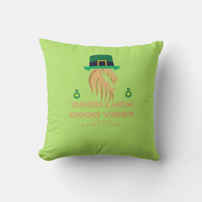 Almofada St. Patrick’s Day Lion King - Good Luck Good Vibes (Frente)