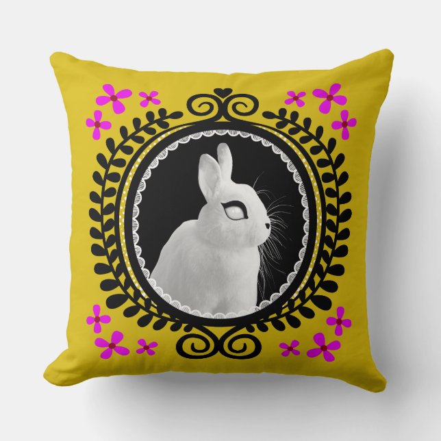 Almofada Strange White Bunny: Yellow, Magenta, Red, & Black (Frente)