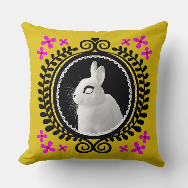 Almofada Strange White Bunny: Yellow, Magenta, Red, & Black (Frente)