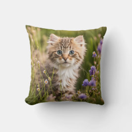 Almofada Tabby Kitten Em Flores Selvagens
