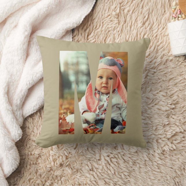 Almofada Tan Baby Intial Photo Throw Pillow (Cobertor)
