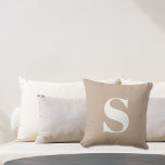 Almofada Tan Beige Monograma Inicial Travesseiro Exterior<br><div class="desc">Tan Beige,  Monograma Inicial,  Travesseiro Exterior. Travesseiro ao ar livre decorativo com solteiro inicial. Personalize rápida e facilmente.</div>