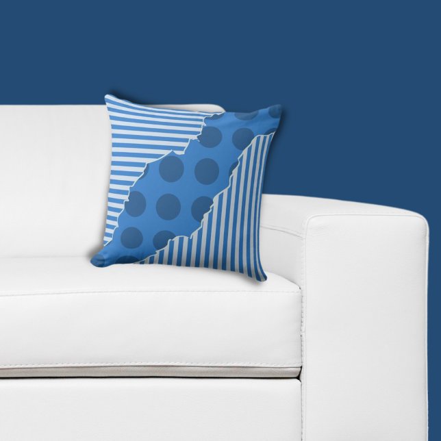 Almofada Tendy Blue Geométrico Rascunhos e Pontos (Trendy Blue Geometric Layered Stripes & Dots Throw Pillow)