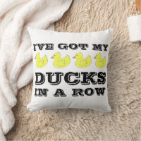 Tenho os meus patos num Duckies Row Rubber Ducky