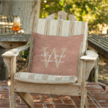 Almofada TerraCotta Linen Monograma Casamento Keepsael<br><div class="desc">O casamento russo e moderno mantém o efeito de roupa tecido ao ar livre com o seu texto na caligrafia manuscrita branca e o seu monograma na tipografia na moda de ouro. Basta adicionar seus nomes, monograma e data de casamento. presente de excelente para um casal recém-casado. Desenvolvido exclusivamente para...</div>