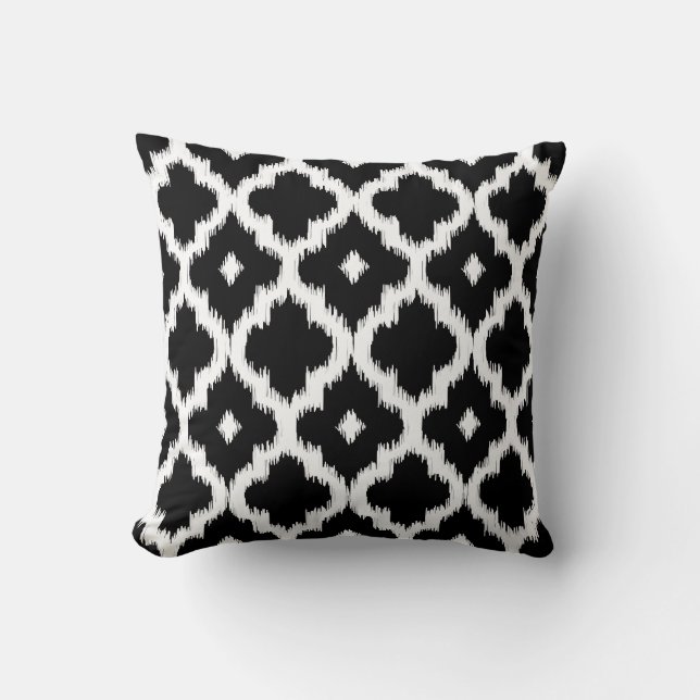 Almofada Teste padrão de Ikat Quatrefoil preto e branco (Frente)