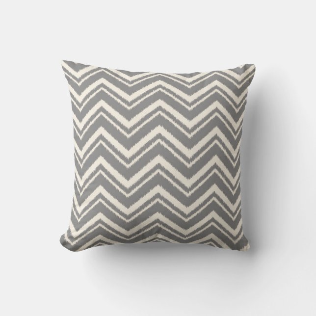Almofada Teste padrão listrado de Ikat Chevron no cinza (Frente)
