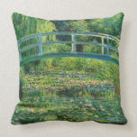Almofada The Water-Lily Pond, 1899, por Claude Monet<br><div class="desc">Claude Monet - The Water-Lily Pond,  1899 Oscar-Claude Monet foi pintor e fundador francês da pintura impressionista,  que é vista como um precursor chave do modernismo,  especialmente em suas tentativas de pintar a natureza à medida que a percebia.</div>