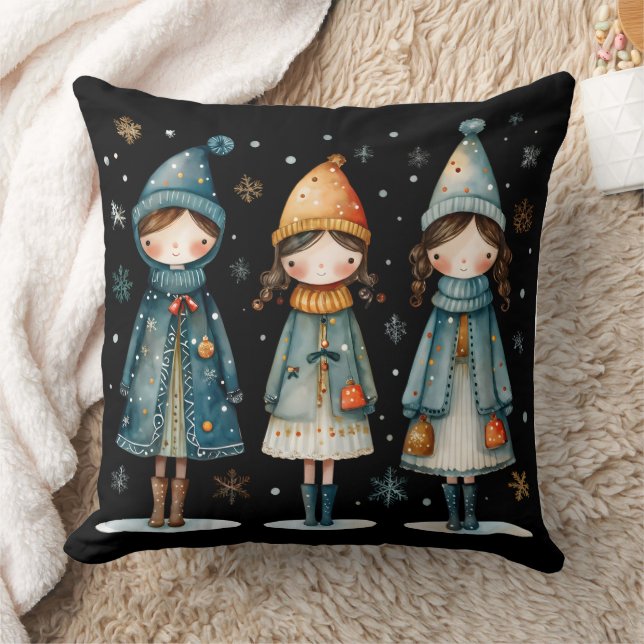 Almofada Three Cozy Girls in Snow Throw Pillow (Cobertor)