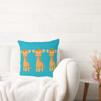 Almofada "Three Giraffe Friends" Throw Pillow