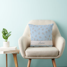 Almofada Timeless Botanical Bloom Soft Blue Monogram 
