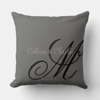 Almofada Tom em Monogramas de tonalidade