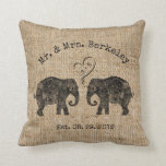 Almofada TONELADAS DE AMOR | Presente personalizado de casa<br><div class="desc">TONELADAS DE AMOR | Casal Elefante Personalizado / Travesseiro decorativo de Casamento Personalizado. Você pode personalizá-la para excluir a imagem de fundo faux burlap para adicionar uma cor que se ajuste melhor ao seu gosto. Veja como: Clique no botão Personalizar> Clique em Cor de Fundo Um menu de cores aparecerá,...</div>
