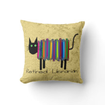 Travesseiro aposentado do gato do livro do