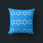 Almofada travesseiro AZUL E BRANCO, DREIDEL E STARS<br><div class="desc">travesseiro azul e branco Dreidel STAR OF DAVID TRIM STAR OF DAVID ON back pelo designer Sandy Closs ~ SandyCloss~</div>