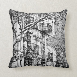 Almofada Travesseiro Brownstone NYC preto e branco