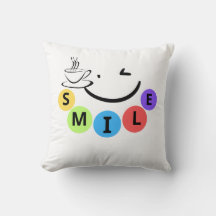 Travesseiro Colorido com Citação de Café e Sorriso