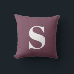 Almofada Travesseiro de ameixa, Monograma Inicial<br><div class="desc">Plum Purple,  Monograma Inicial Ao Ar Livre. Travesseiro ao ar livre decorativo com solteiro inicial. Personalize rápida e facilmente.</div>