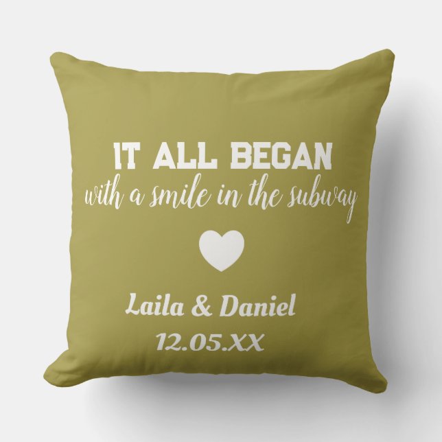 Almofada Travesseiro de Metrô Personalizado da História de  (Frente)