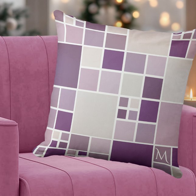 Almofada Travesseiro de Padrão do Mosaico de Mauve Monogram (Modern pillow featuring a checkered mosaic pattern with watercolor effect in mauve, purple and lilac)
