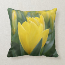 Travesseiro decorativo amarelo da tulipa do