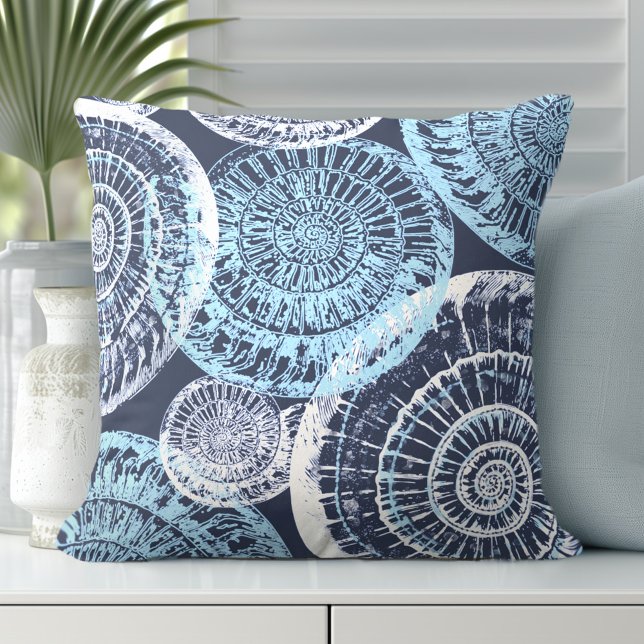 Almofada Travesseiro decorativo Branco Azul da Shell do Mar (Discover Gorgeous Coastal Throw Pillows by Totally Coast.)