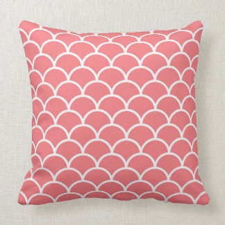 Almofada Travesseiro decorativo coral com scallops brancos