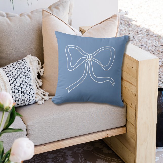 Almofada Travesseiro decorativo de Fita do Coquette do Arco (Dusty Blue Bow Coquette Ribbon Throw Pillow)