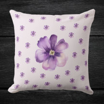 Travesseiro Decorativo de Flores Roxas em Aquarela