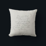 Almofada Travesseiro decorativo de Monograma de Poesia Româ<br><div class="desc">Design apresenta um Poema romântico de Pablo Neruda,  poeta mestre,  em um roteiro de caligrafia cercado por belos esboços botânicos florais. Personalize facilmente o travesseiro com as iniciais do monograma.</div>