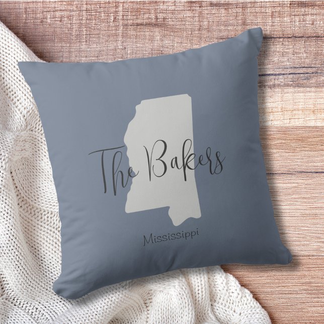 Almofada Travesseiro decorativo de Nome da Família de Estad (Show pride for your state and personalize it!  "love makes this house a home in <your state>")