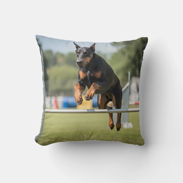 Almofada Travesseiro decorativo Elegante Doberman Pinscher (Frente)