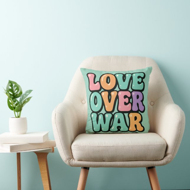Almofada Travesseiro decorativo Groovy "Love Over War" (Cadeira)