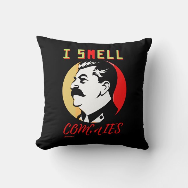Almofada travesseiro decorativo "I SMELL COMMIES 3 STALIN" (Frente)