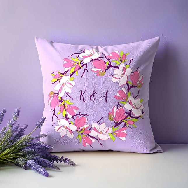 Almofada Travesseiro decorativo Personalizado da Magnolia B (Blooming Magnolia Personalized Throw Pillow)