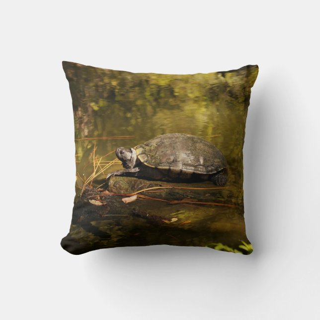 Almofada Travesseiro decorativo - Turtle on Log in Pond (Frente)