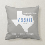 Almofada Travesseiro feito sob encomenda da casa do código<br><div class="desc">Travesseiro feito sob encomenda da casa da cidade de Texas - adicione seus cidade,  código postal,  e nome de família!</div>