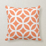 Almofada Travesseiro Geométrico em Nectarine Orange<br><div class="desc">Travesseiro decorativo geométrico Nectarine Orange. Feito nos travesseiros de destaque dos EUA com um design geométrico em cores modernas.</div>