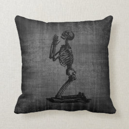 Almofada Travesseiro gótico de esqueleto rapinando escuro