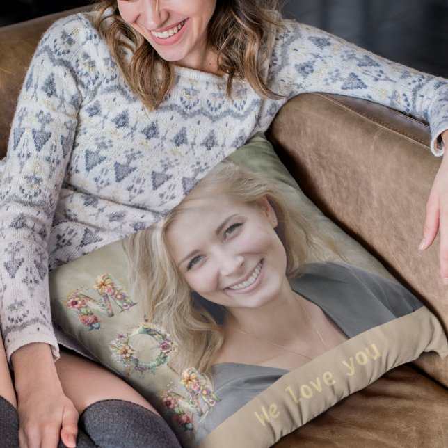 Almofada Travesseiro MOM de Destaque Floral com Foto Person (Floral Accent MOM Pillow with Custom Photo)