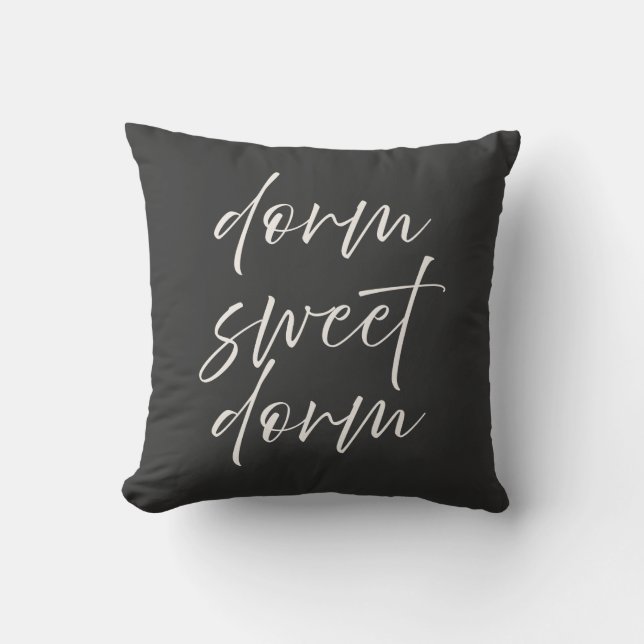 Almofada Travesseiro Neutro “Dorm Sweet Dorm” | Marfim e Ci (Frente)