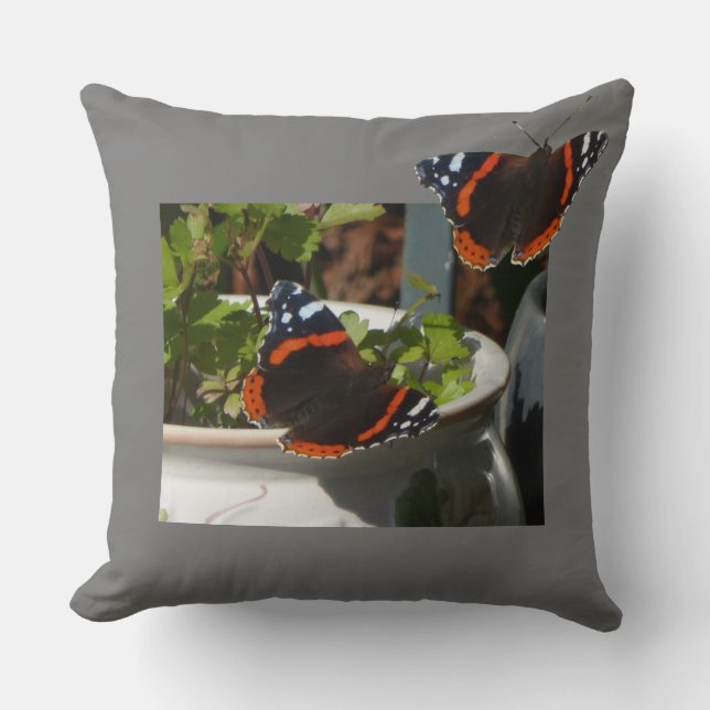 Almofada Travesseiro Personalizado com Design de Borboleta  (Frente)