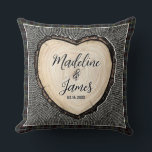 Almofada Travesseiro Personalizado de Aniversário de Casame<br><div class="desc">Travesseiro de aniversário de casamento florestal para casais em espinha de peixe e xadrez. Design rústico fofo para um presente romântico.</div>