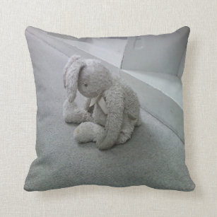 Almofada Travesseiro triste do coelho